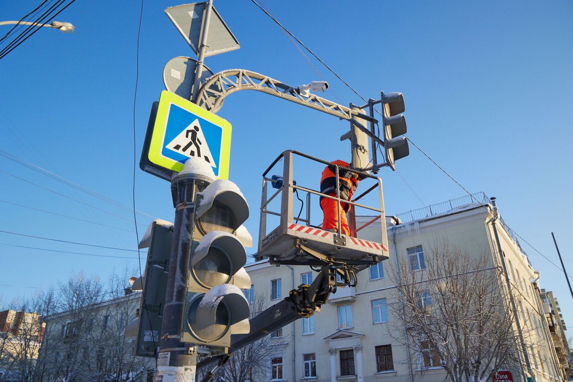 В Екатеринбурге на улице Белинского перестали работать светофоры - « Уральский рабочий»